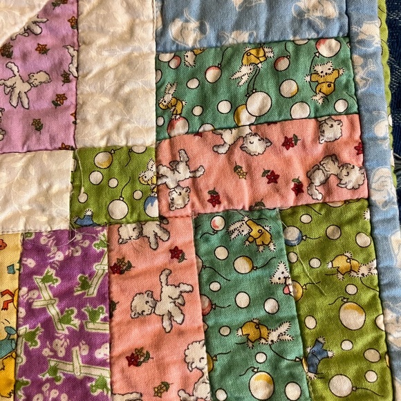 Handmade baby quilt very nice condition - Picture 3 of 4